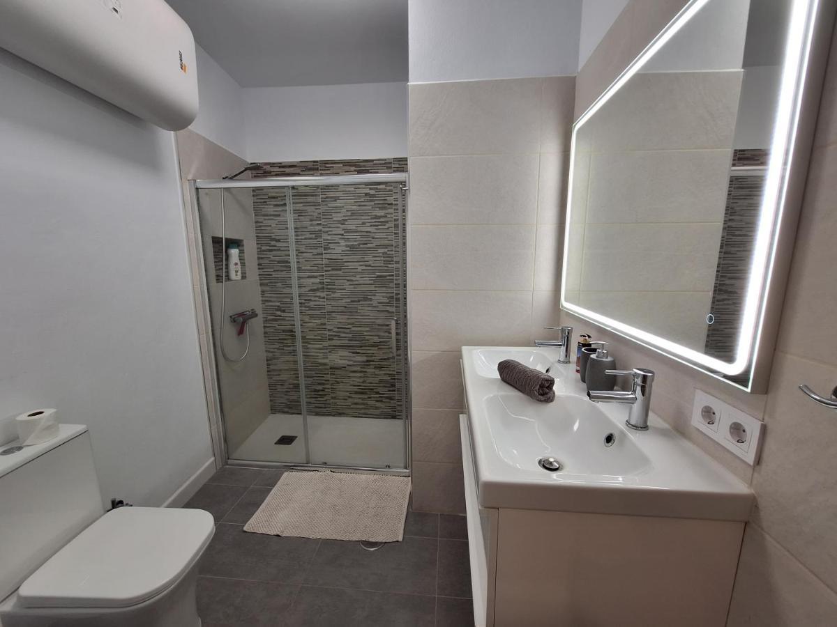 Habitacion Con Bano Privado En Un Piso Con Familia Санта Круз де Ла Палма Екстериор снимка